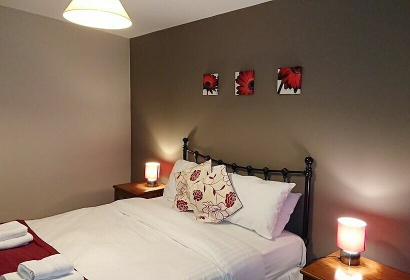 דירת חדר, Victoria Cloisters Apartments