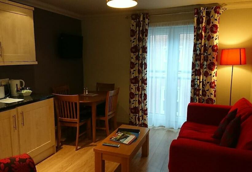 דירת חדר, Victoria Cloisters Apartments