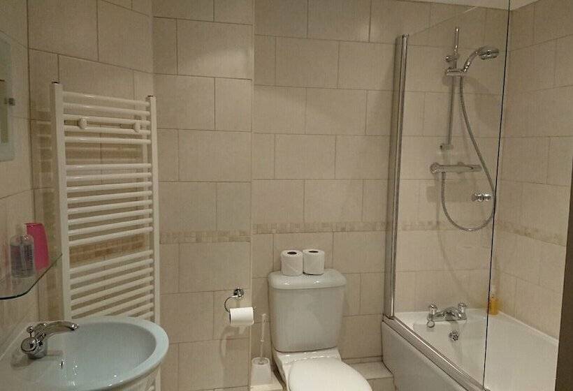 דירת חדר, Victoria Cloisters Apartments