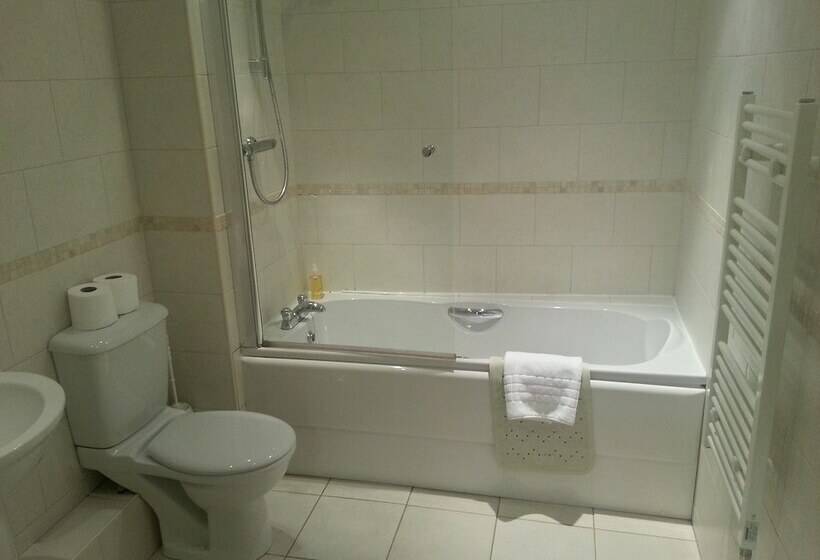 דירת חדר, Victoria Cloisters Apartments