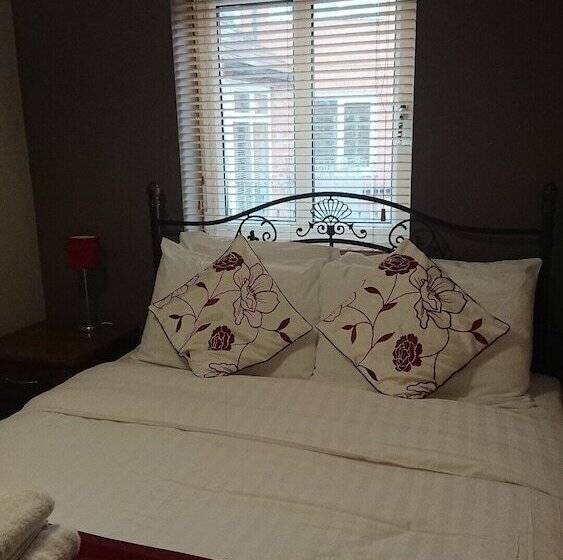 דירת חדר, Victoria Cloisters Apartments