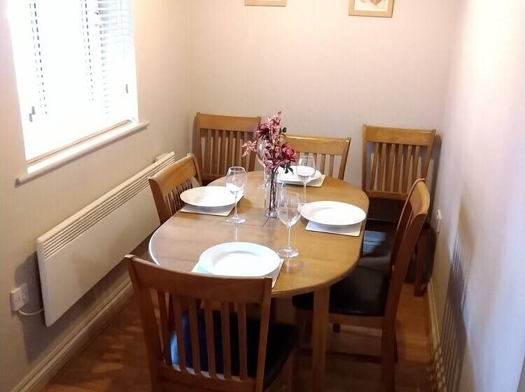 דירת חדר, Victoria Cloisters Apartments