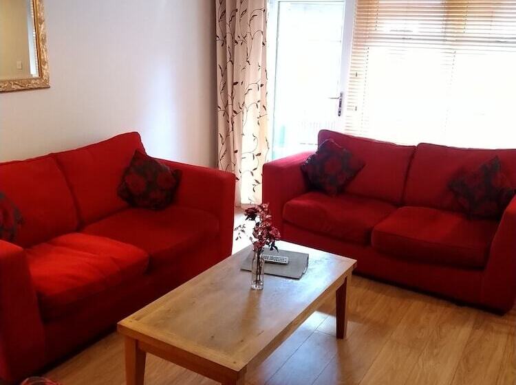 דירת חדר, Victoria Cloisters Apartments