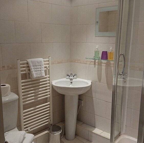 דירת חדר, Victoria Cloisters Apartments