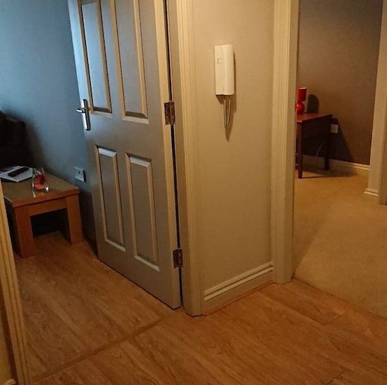 דירת חדר, Victoria Cloisters Apartments