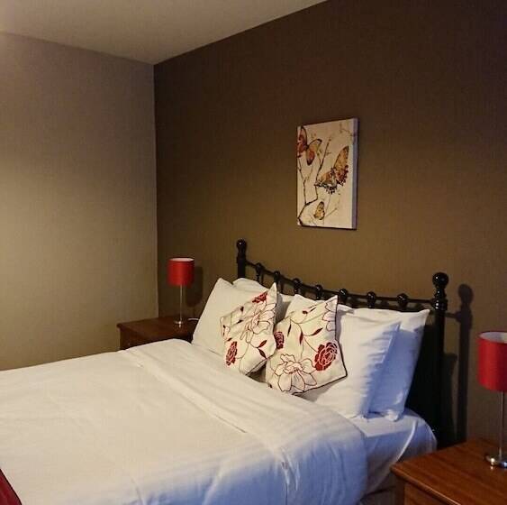 דירת חדר, Victoria Cloisters Apartments