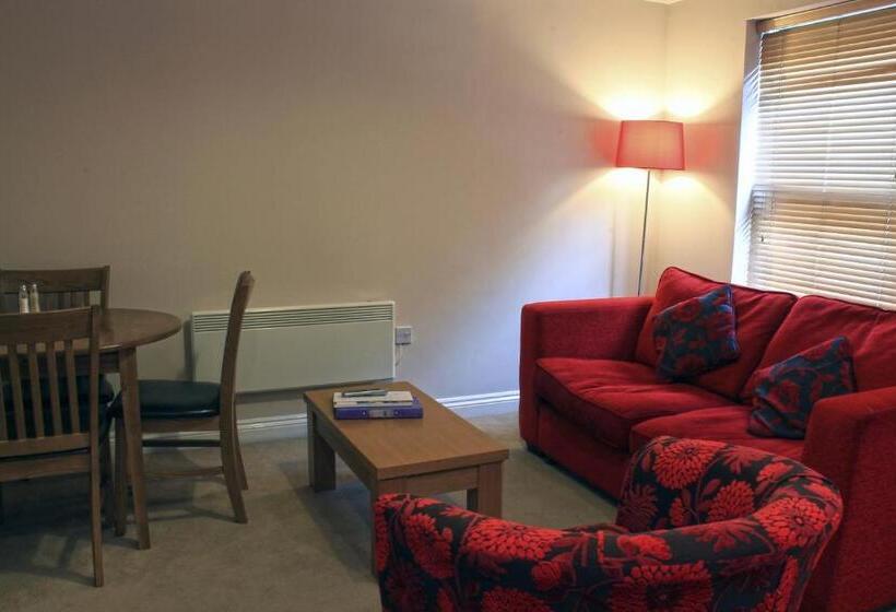 דירת חדר, Victoria Cloisters Apartments