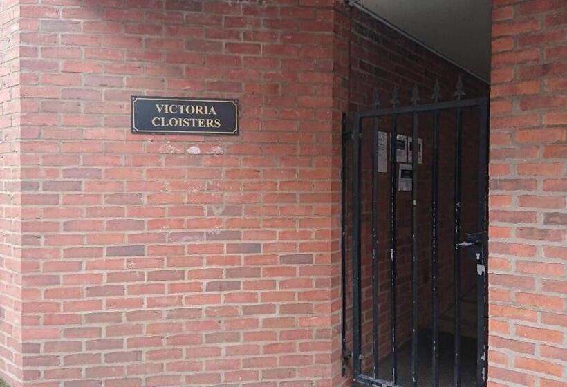 דירת חדר, Victoria Cloisters Apartments