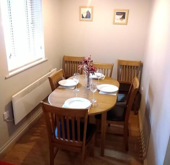 דירת שני חדרים, Victoria Cloisters Apartments