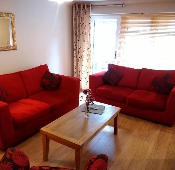 דירת שני חדרים, Victoria Cloisters Apartments