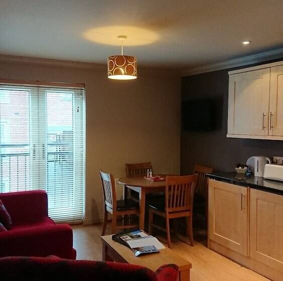 דירת חדר, Victoria Cloisters Apartments