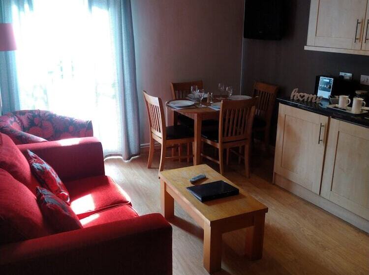 דירת חדר, Victoria Cloisters Apartments