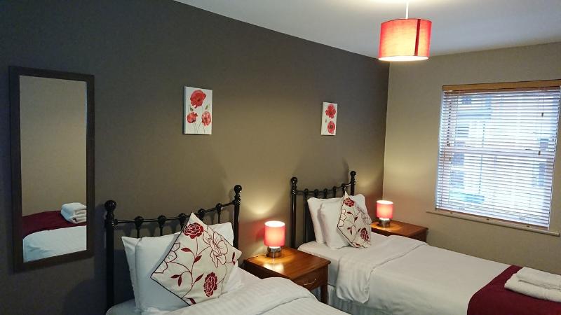 דירת חדר, Victoria Cloisters Apartments