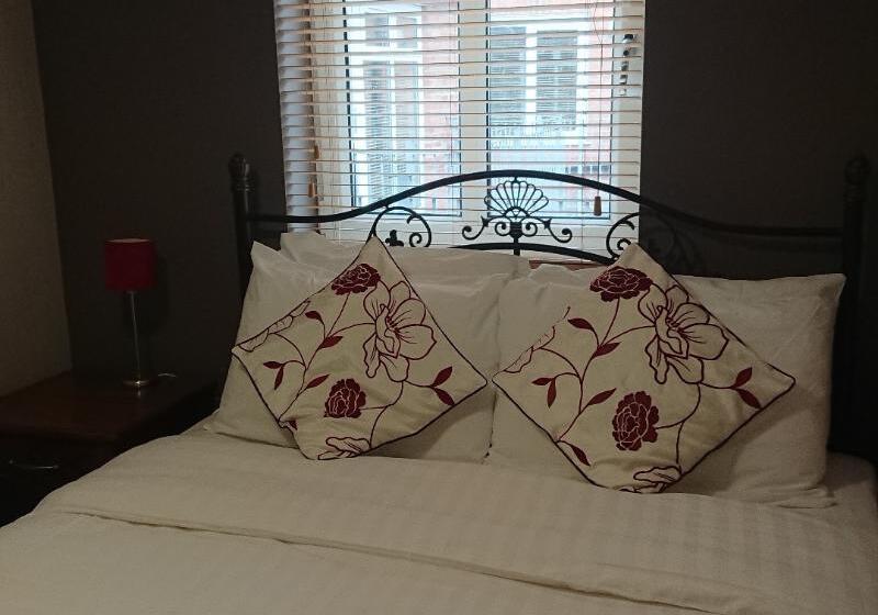 דירת שני חדרים, Victoria Cloisters Apartments