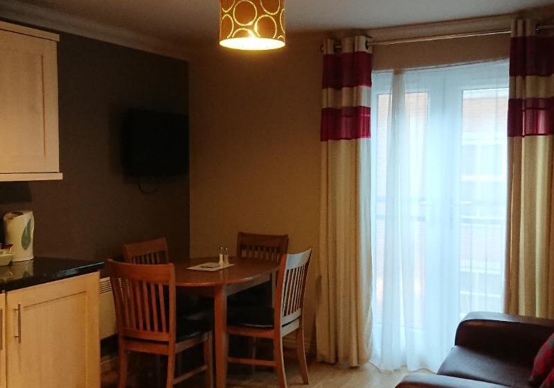 דירת חדר, Victoria Cloisters Apartments