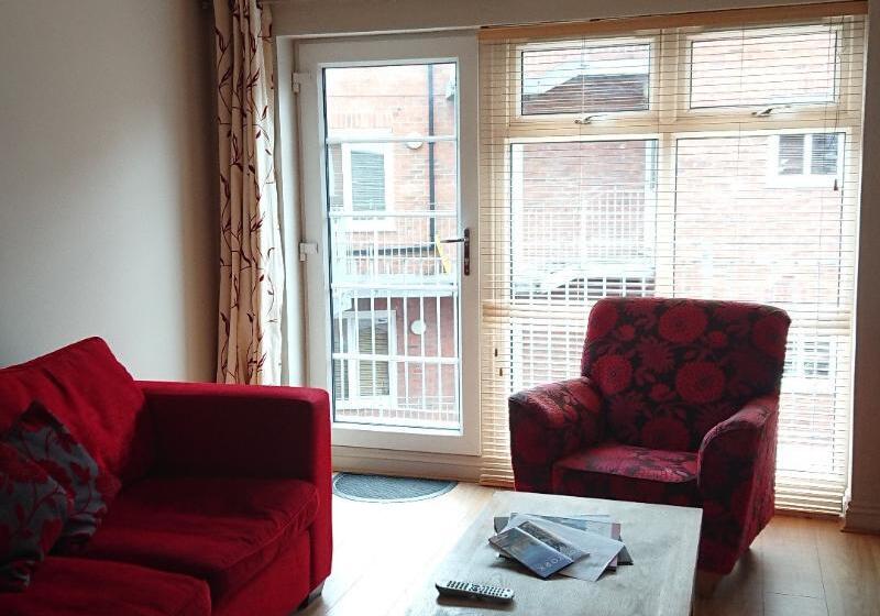 דירת שני חדרים, Victoria Cloisters Apartments