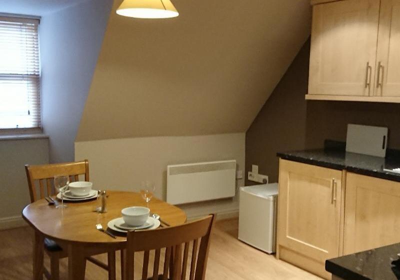 דירת חדר, Victoria Cloisters Apartments