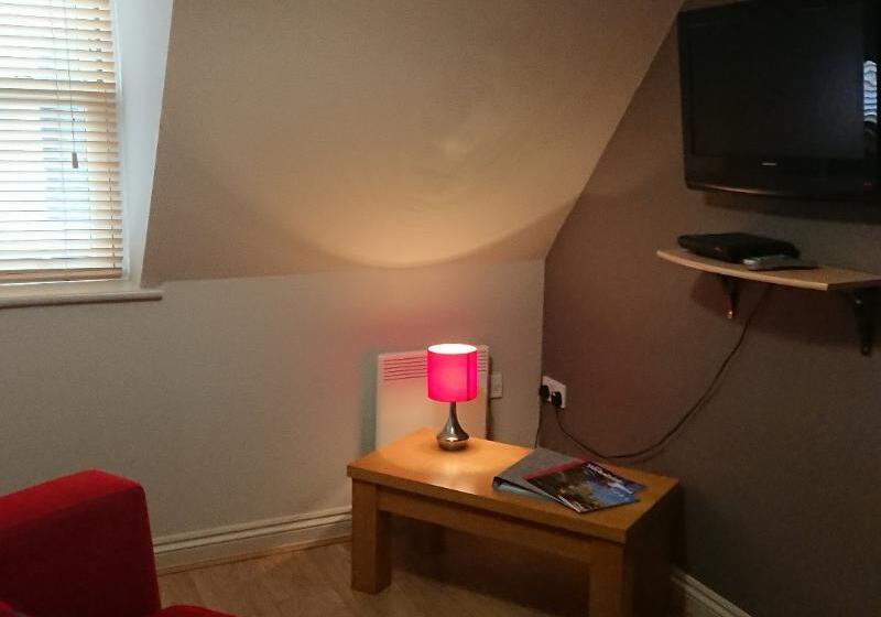 דירת חדר, Victoria Cloisters Apartments