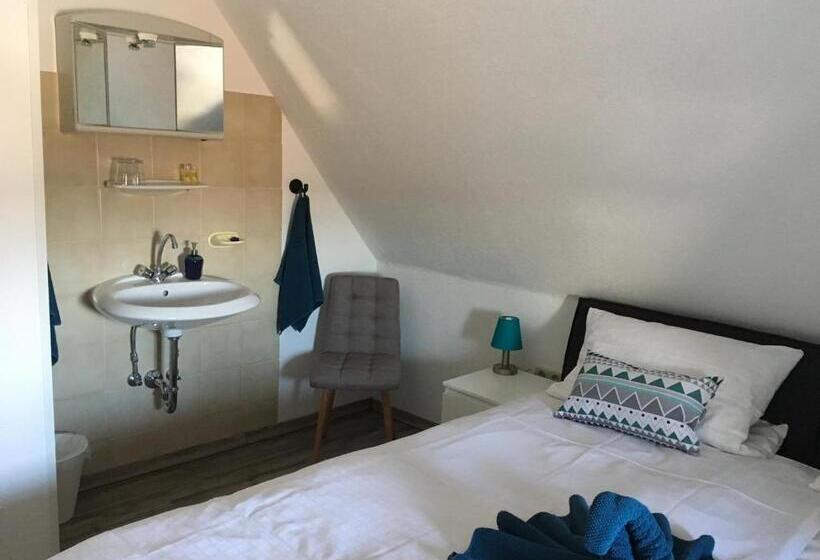 スタンダード4人部屋, Pension „das Lädle“