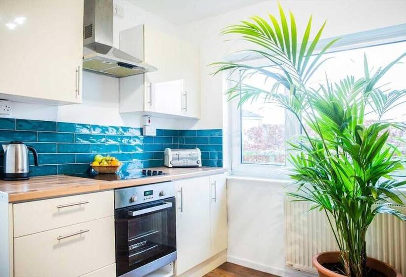 오두막, The Joiners Arms