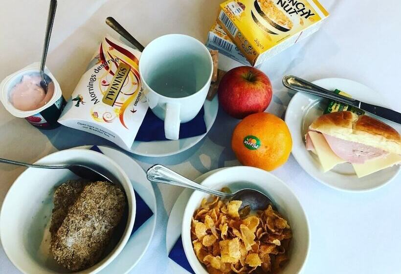 חדר אקזקיוטיב, The Watersedge, Canal Cottages