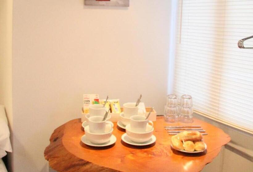 חדר סטנדרט לארבעה, The Watersedge, Canal Cottages