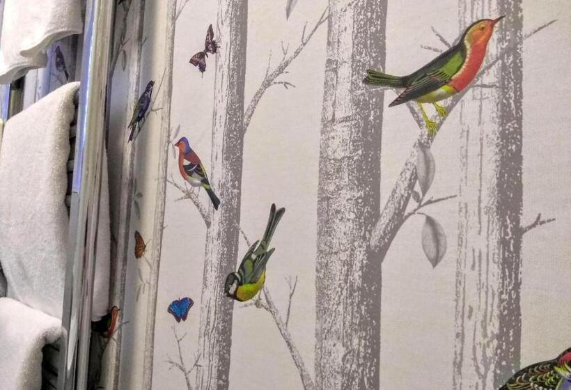 جناح سرير كينج, Bluebird Lodge