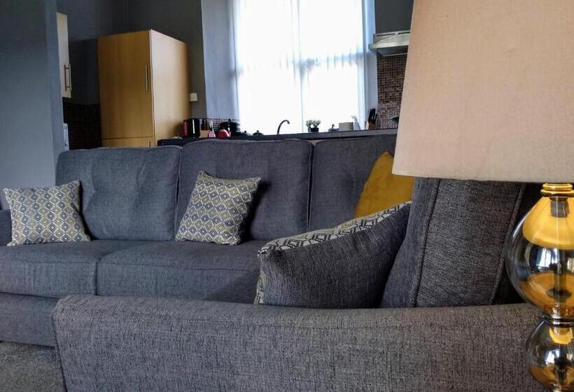 2 Bedrooms Apartment Mountain View, Bluebird Lodge