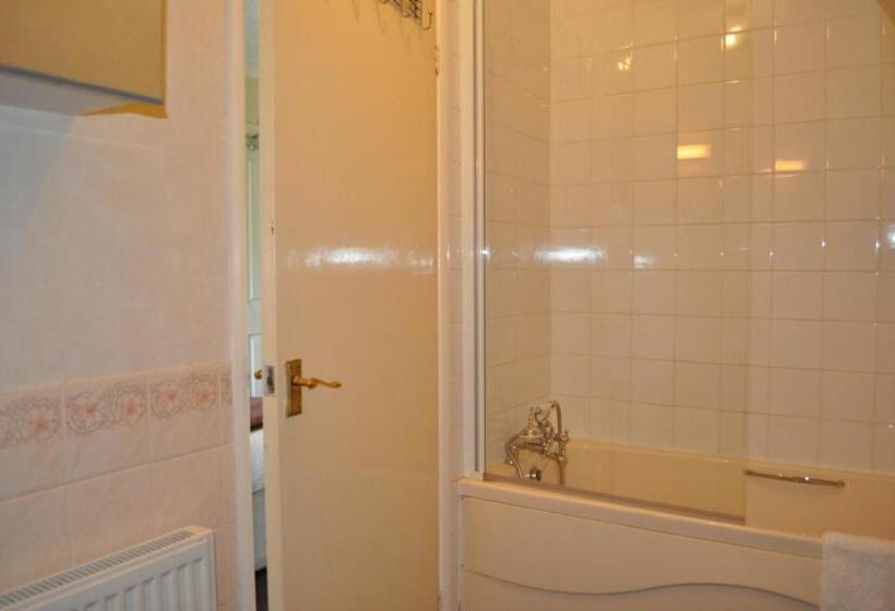 标准间, The Russell