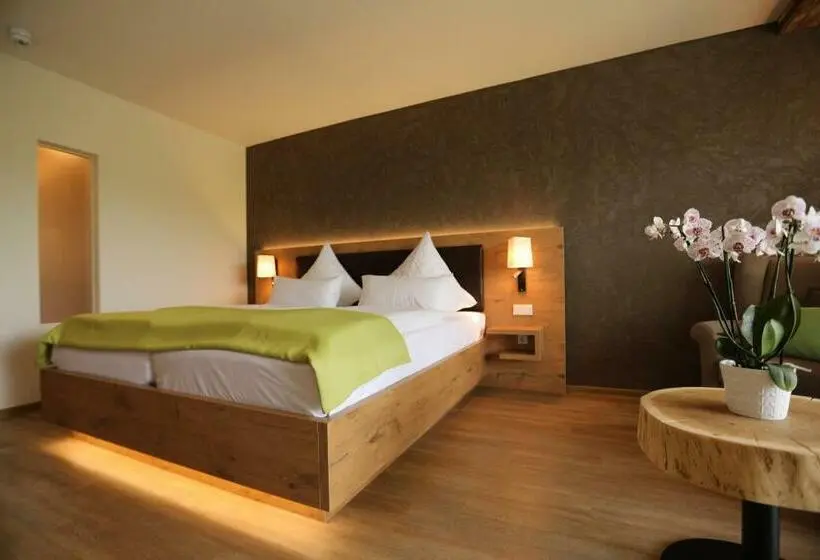 Standard-invahuone, Peters Hotel & Spa