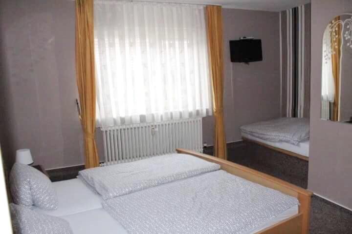 四人标准间, Zum Taunus