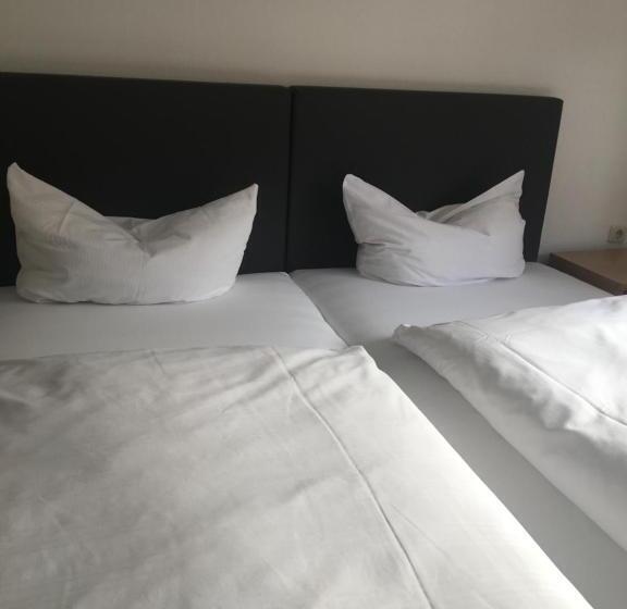 四人标准间, Zum Taunus