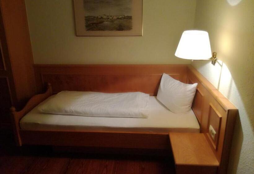 Quarto Estandar Individual, Gaststätte Peperoni