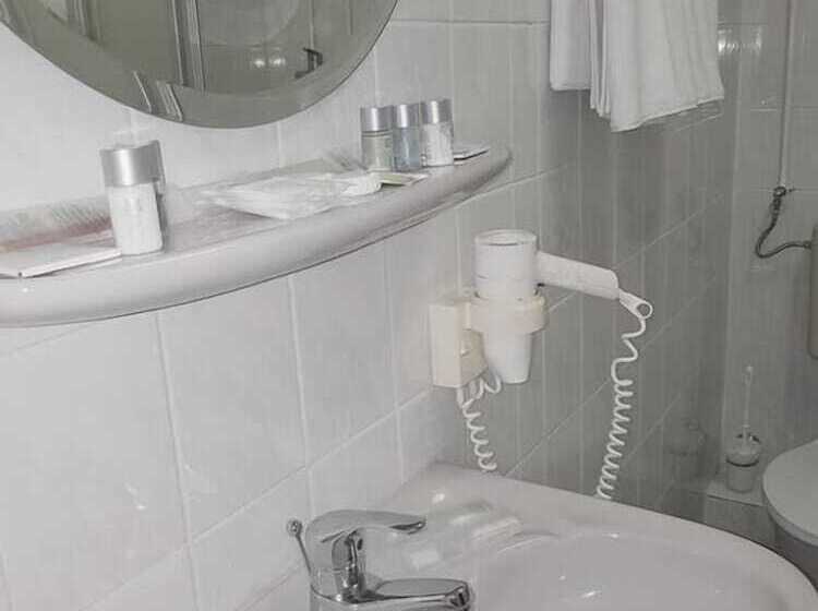 标准单人间, Pension Nadia