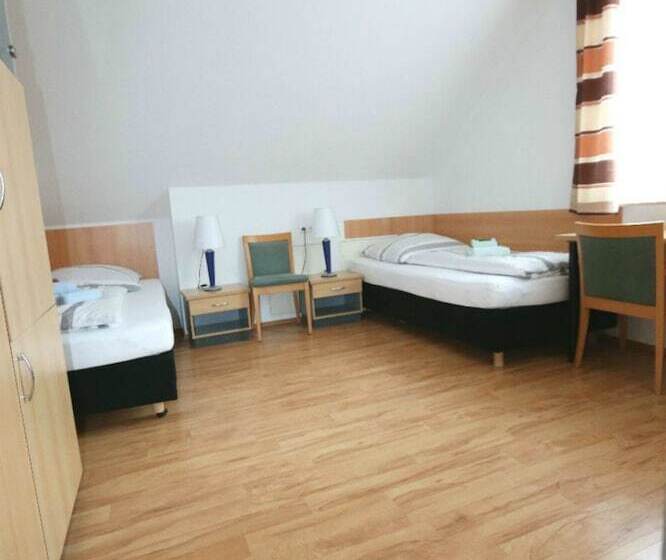 غرفة قياسية, Penny Pension