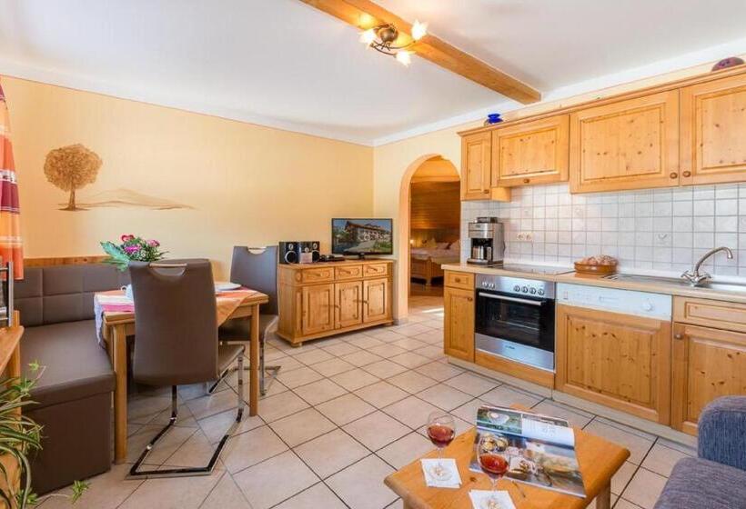 带1个卧室的带阳台的公寓, Almerhof   Waldferienhof Almer