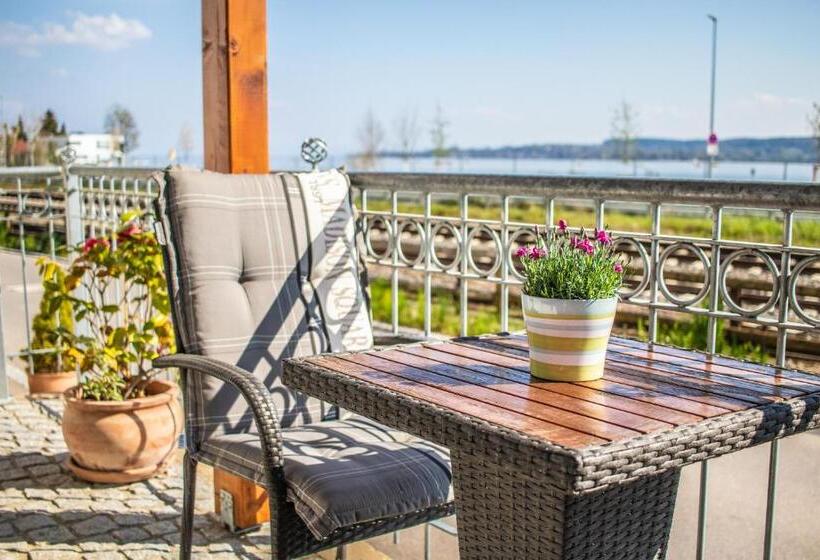 Suite with lake view, Gästehaus Zum Felsen