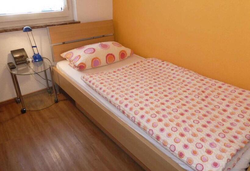 اتاق استاندارد یک تخته با سرویس بهداشتی مشترک, Privatzimmer Reiner Baumeister