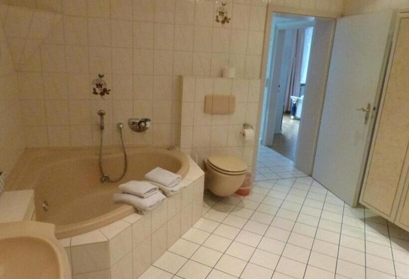 Standart Oda, Winzergasthof Zum Kellerstübchen