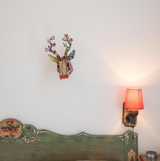 اتاق اکونومی, Pension Bellevue