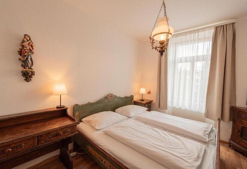 اتاق اکونومی, Pension Bellevue