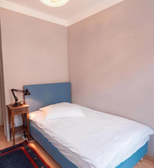 اتاق اکونومی یک تخته, Pension Bellevue