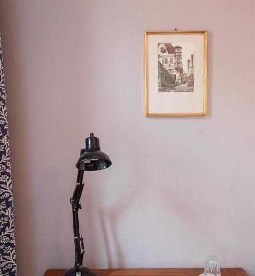 اتاق اکونومی یک تخته, Pension Bellevue