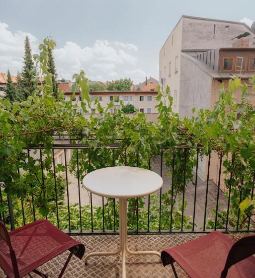 Номер Стандарт с Балконом, Pension Bellevue