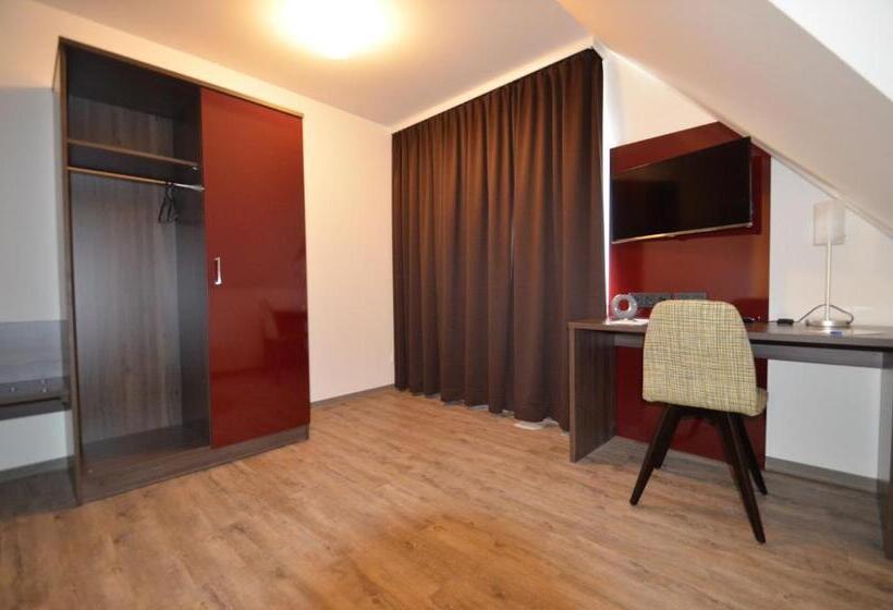 חדר סטנדרט יחיד, Elia