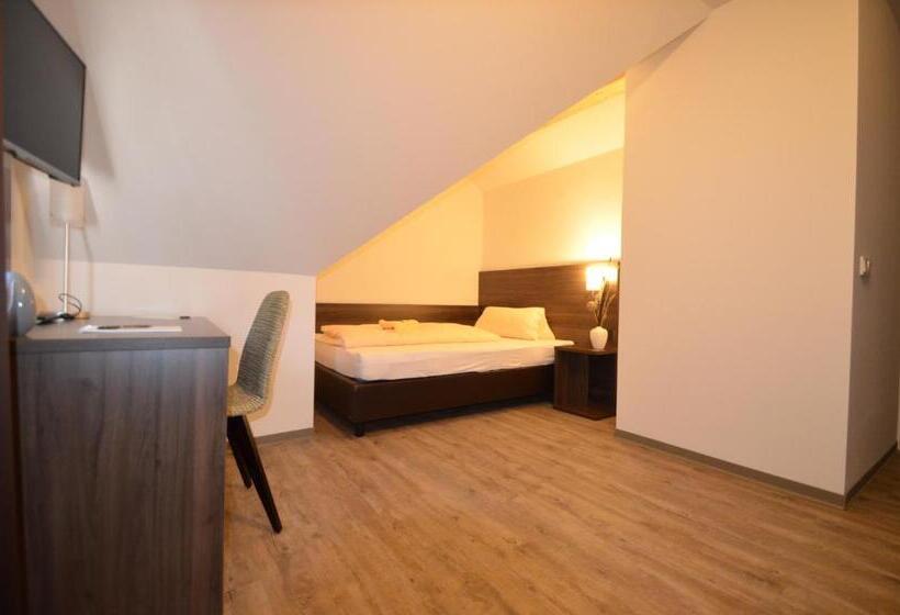 חדר סטנדרט יחיד, Elia