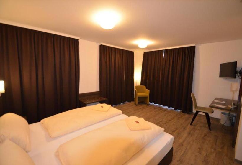 חדר קומפורט, Elia