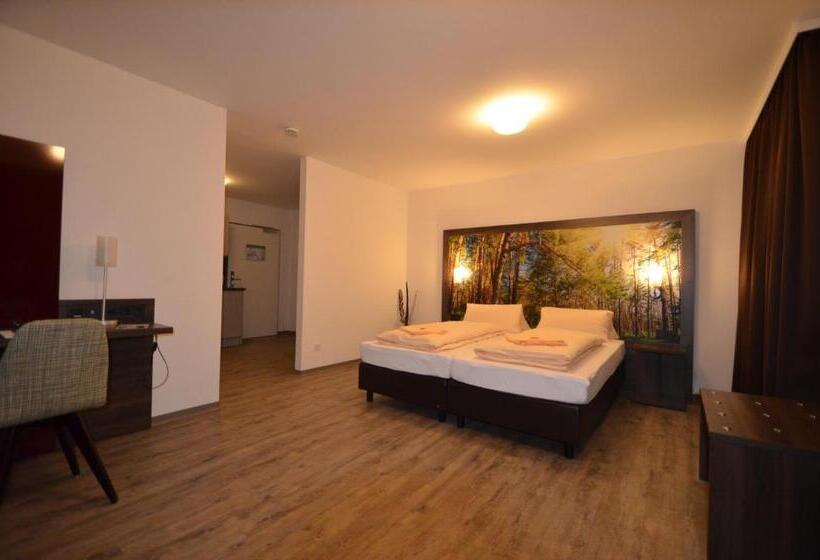 חדר קומפורט, Elia