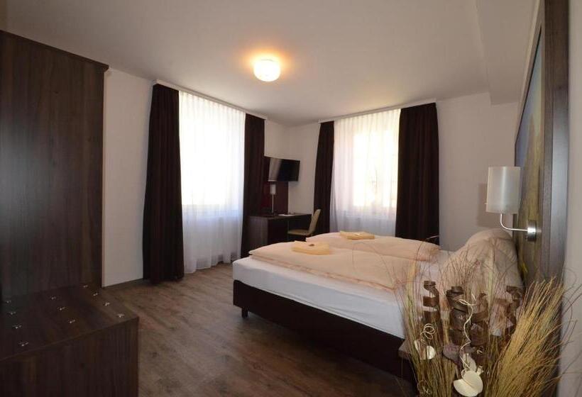 חדר קומפורט, Elia