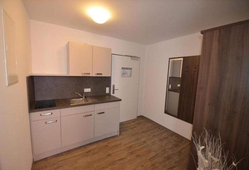 חדר קומפורט, Elia